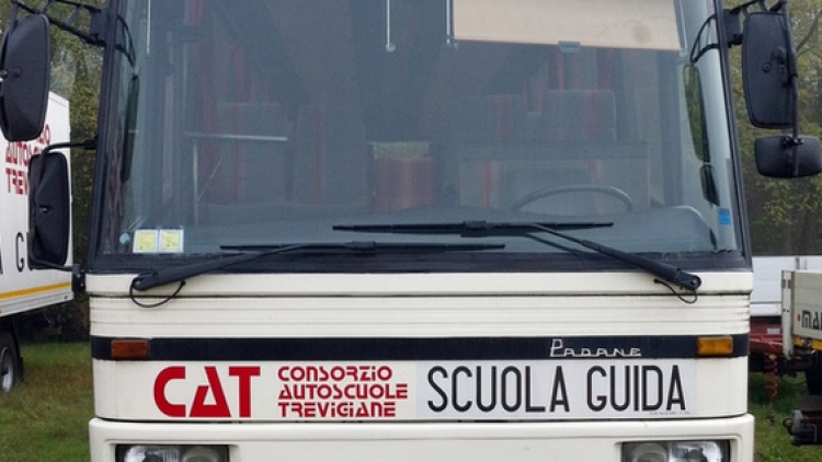 Autobus di C.A.T. per corsi patente D